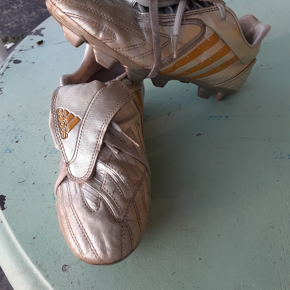 *RARE* Vintage adidas predator soccer cleats